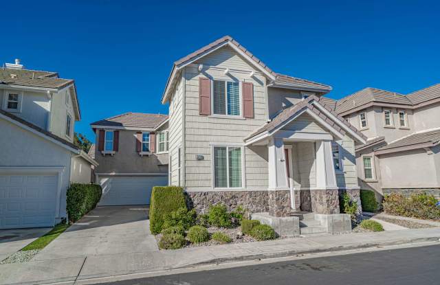 Bridgeport 4 Bedroom Home for Rent in Valencia!