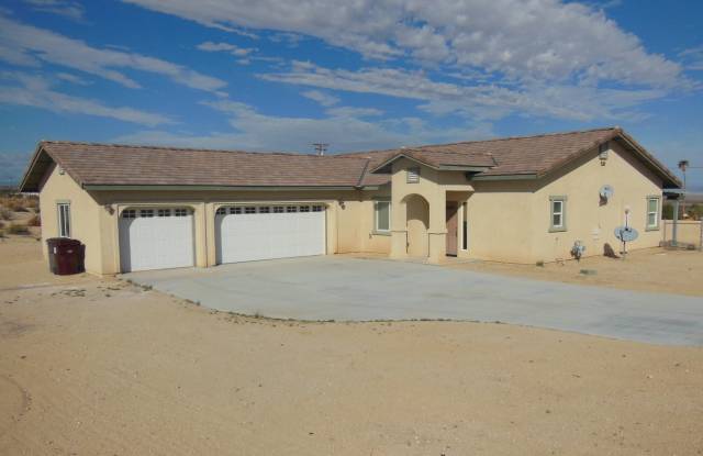 Swamp Cooler, Central AC and Tile Throughout!