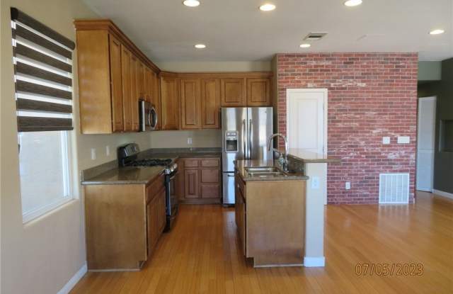 9342 Autumn View Avenue