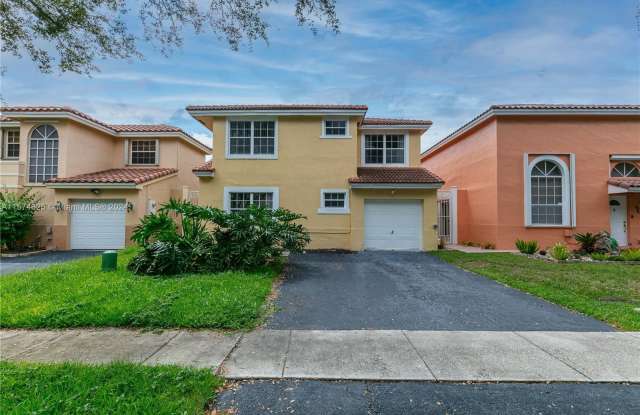2592 W Saratoga Dr