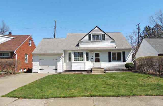 3 Bed & 2 Full Bath Cape Cod for Rent!