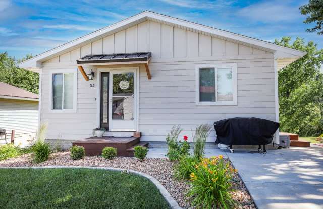 Rent: 3 bed unit 2 Bath