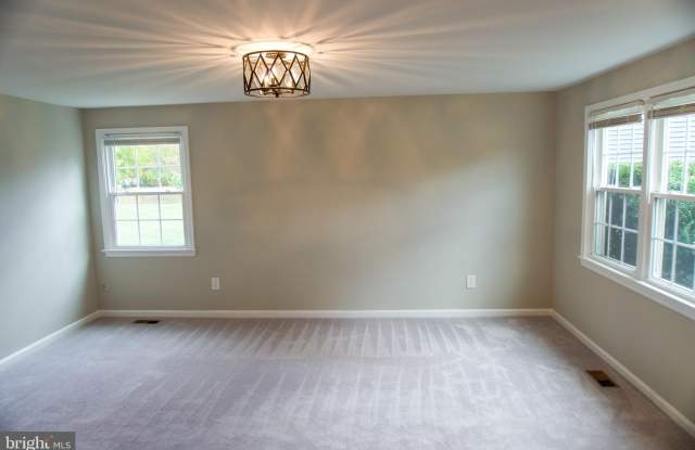 7341 CRESTLEIGH Circle