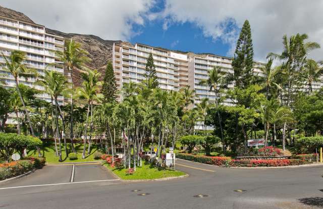 Makaha Valley Towers 2/1