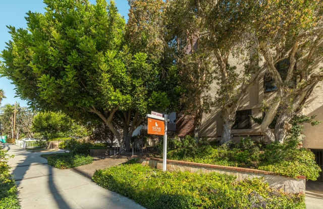 Photo of Prime Location 3 bedroom Townhome with Central A/C  Heat. Laundry in unit. Side-by-Side parking.