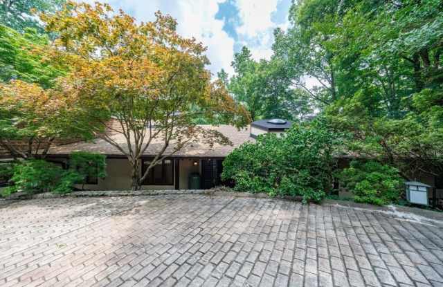 130 Huntcliff Point NE