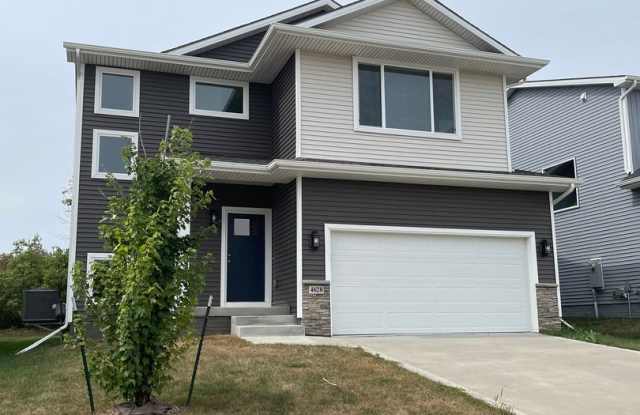 Beautiful! 3 bedroom 3 bathroom Single-Family Home in Urbandale, IA