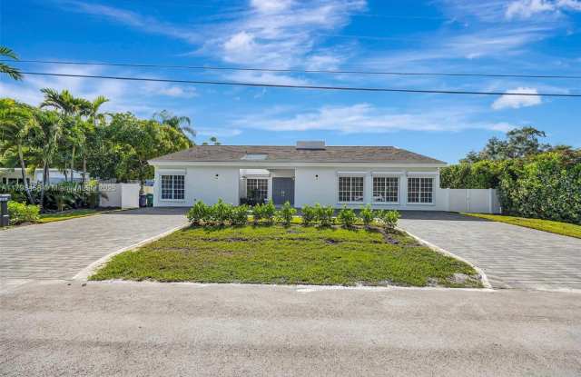 Photo of 6841 SW 71st Ave