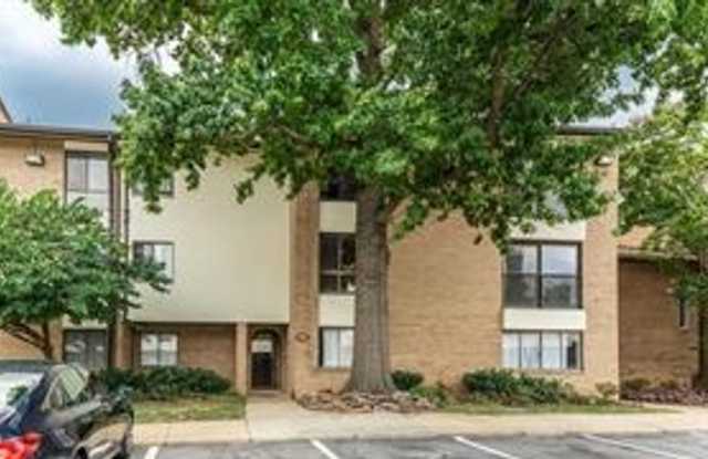 Luxury 2BR 2BA condo in the heart of Rockville at the Americana Centre