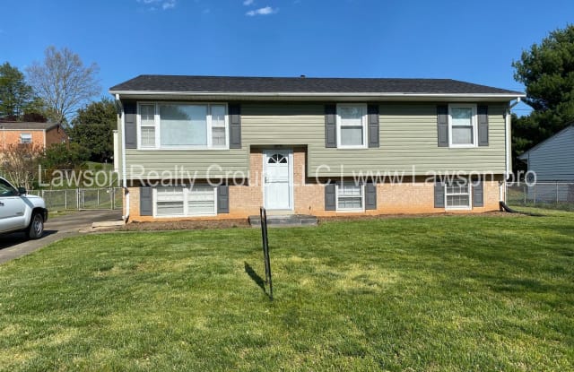 922 Dominion Ln - 922 Dominion Lane, Salem, VA 24153