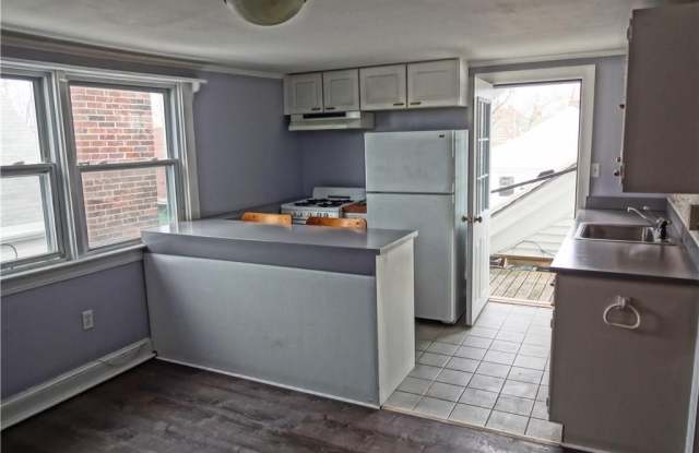 16 Mann Avenue unit: 3