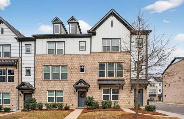 Charming 3BR Townhome in Charlotte (Cotswold Area)