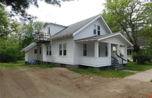 1315 9th Street East