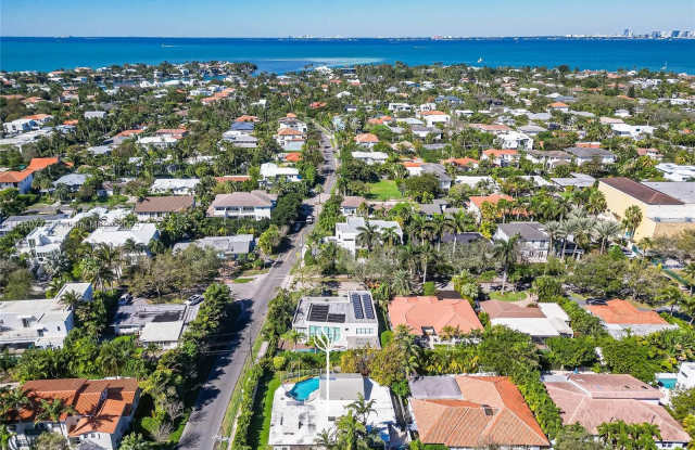 698 Glenridge Rd - 698 Glenridge Road, Key Biscayne, FL 33149