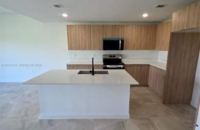 1305 NW 4th Terrace 1305, Florida City, FL 33034 - 3483