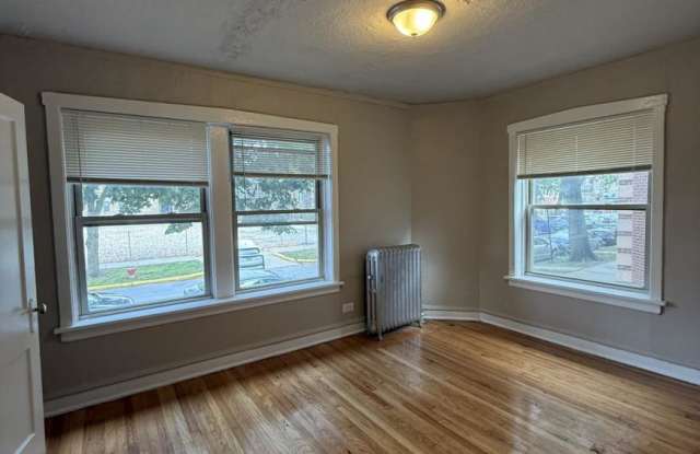 Photo of 4031 Melrose