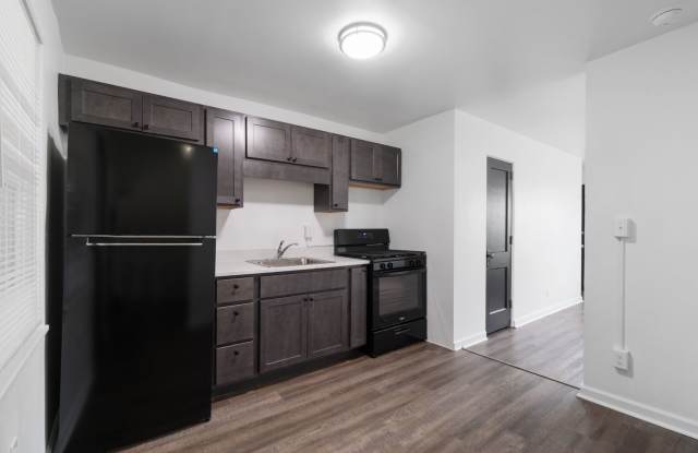 Two Bedroom Townhouse in Midland!! Apply Now!