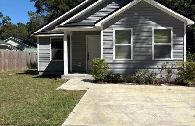 Photo of 3 Bedroom Home in Wakulla Gardens Available Now