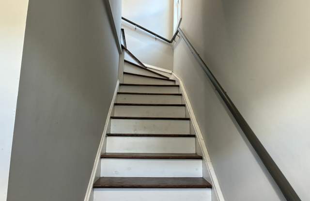 544 W Cullerton Avenue