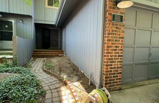 Photo of Cozy 4B/2B Unit With Views In East Boulder Available August 10th!