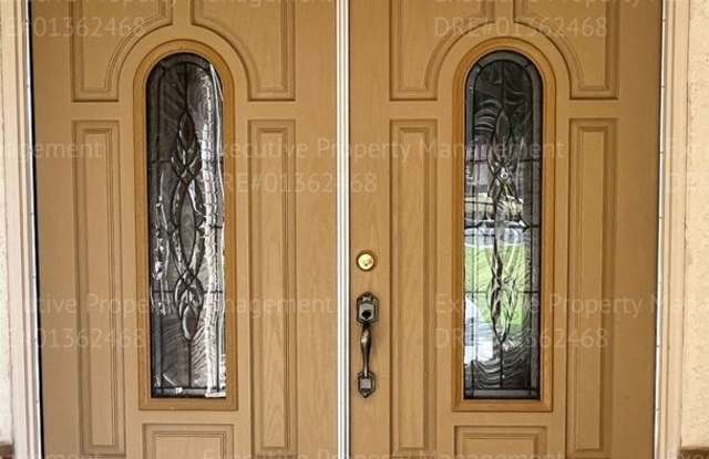 3 bedroom/ 2 bathroom home located near Old River Rd/ White Ln