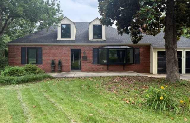 4 GIRARD DRIVE | WEBSTER GROVES 63119