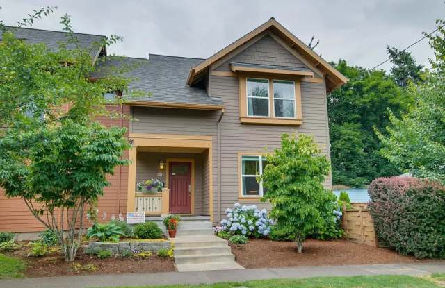 9517 N Adriatic Avenue ~ Excellent Home, Gorgeous Backyard! - 9517 North Adriatic Avenue, Portland, OR 97203