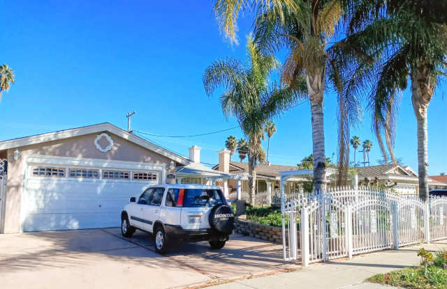 Recently Remodeled 3bd Single Story House Accepting Pets!