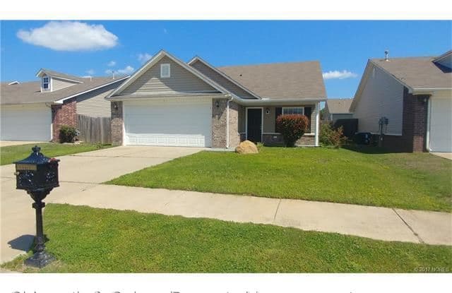 31 W Fairlane Pl - 31 W Fairlane Pl, Sapulpa, OK 74066