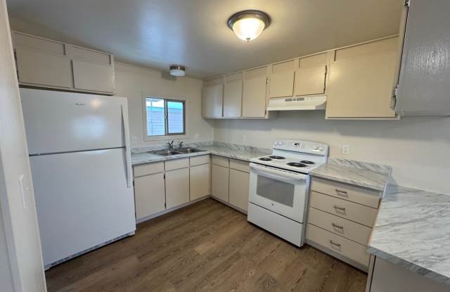 Newly renovated 1.5 years ago, 3 bed 2 bath