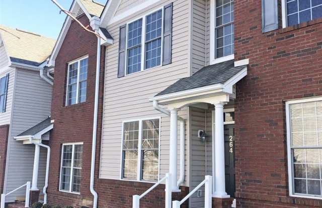 3 BR 3.5 bath townhome in the Knollwood complex - 264 Sheliah Court, Blacksburg, VA 24060