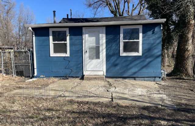 428 SE Gray St - 428 Southeast Gray Street, Topeka, KS 66607