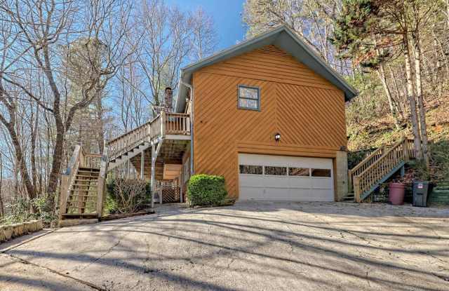 1021 Saddle Back Cir