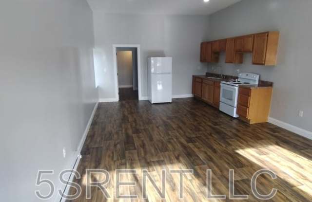 22 E Main St Apt A