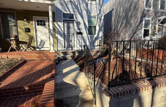 1520 CONSTITUTION Avenue NE