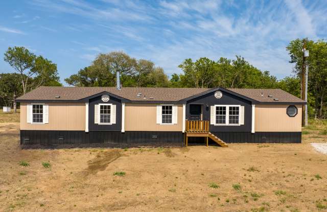 Photo of Spacious 4 Bedroom Home on 1 acre!