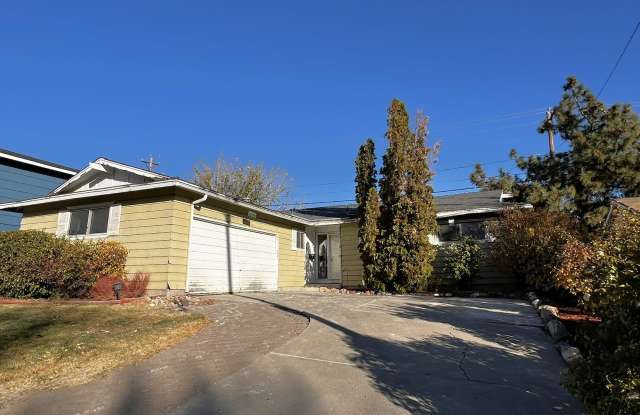 2905 Scholl Drive - Located off Kings Row!!