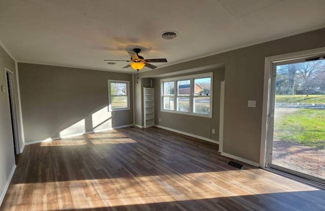 Charming 3-Bedroom Home – Modern, Clean  Carpet-Free!