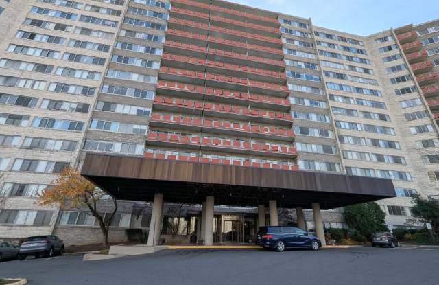 Cozy 1 Bed 1 Bath Condo In Vibrant Pavilion On The Park