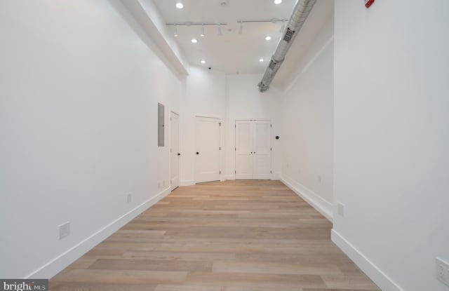 4432 LANCASTER Avenue unit: 0