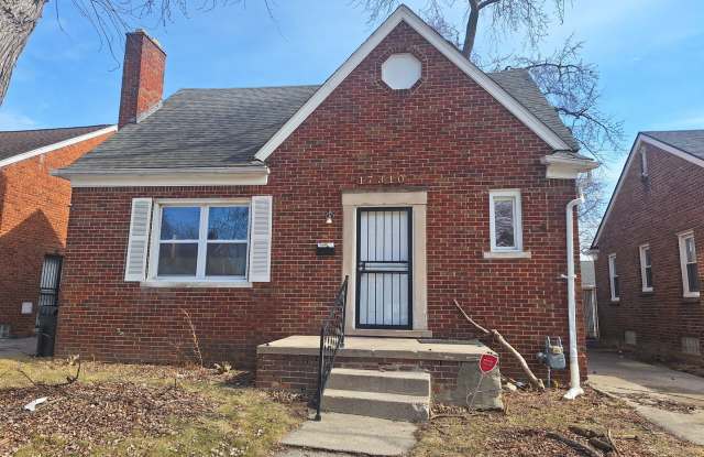 Charming 4 bedroom bungalow freshly updated