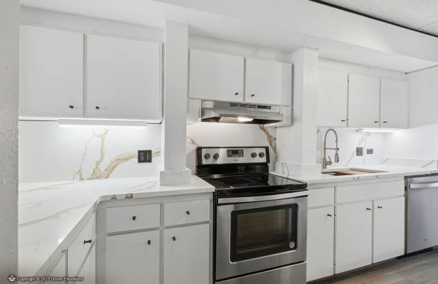 Photo of DOWNTOWN ~ Gene Leedy Townhouse ~ with Community Pool