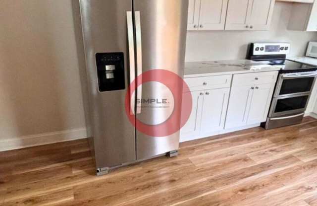 Massive 5 bedroom 1 bath house with fence in yard