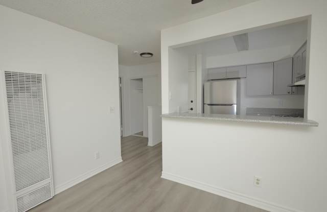 433 South Lake Street