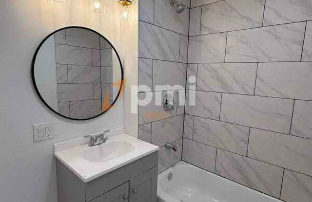 413 1/2 York St (Upper Unit)
