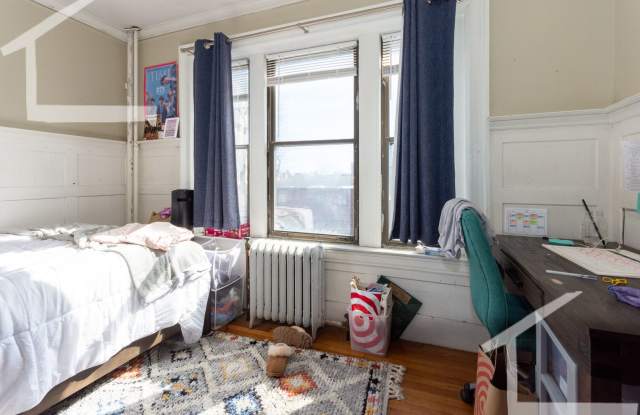 Sunny Fenway 3-Bed!