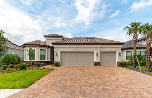 Stunning Pool Home - Artisan Lakes