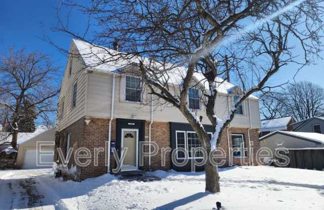 3950 N Downer Ave