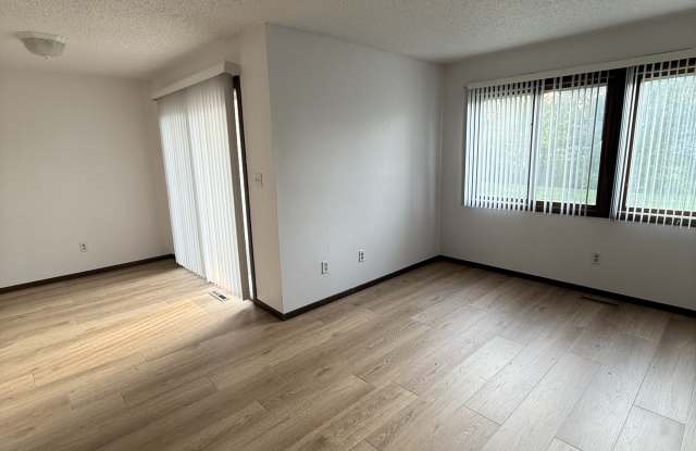 Photo of 3915 Southlawn Road