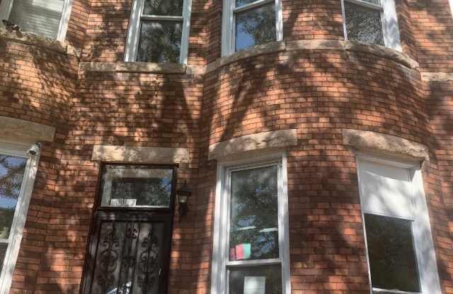 3 bedroom 1 bathroom townhome in 21217!